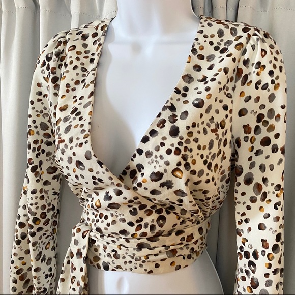 JOA Cropped Leopard Print Wrap Top - Picture 2 of 9